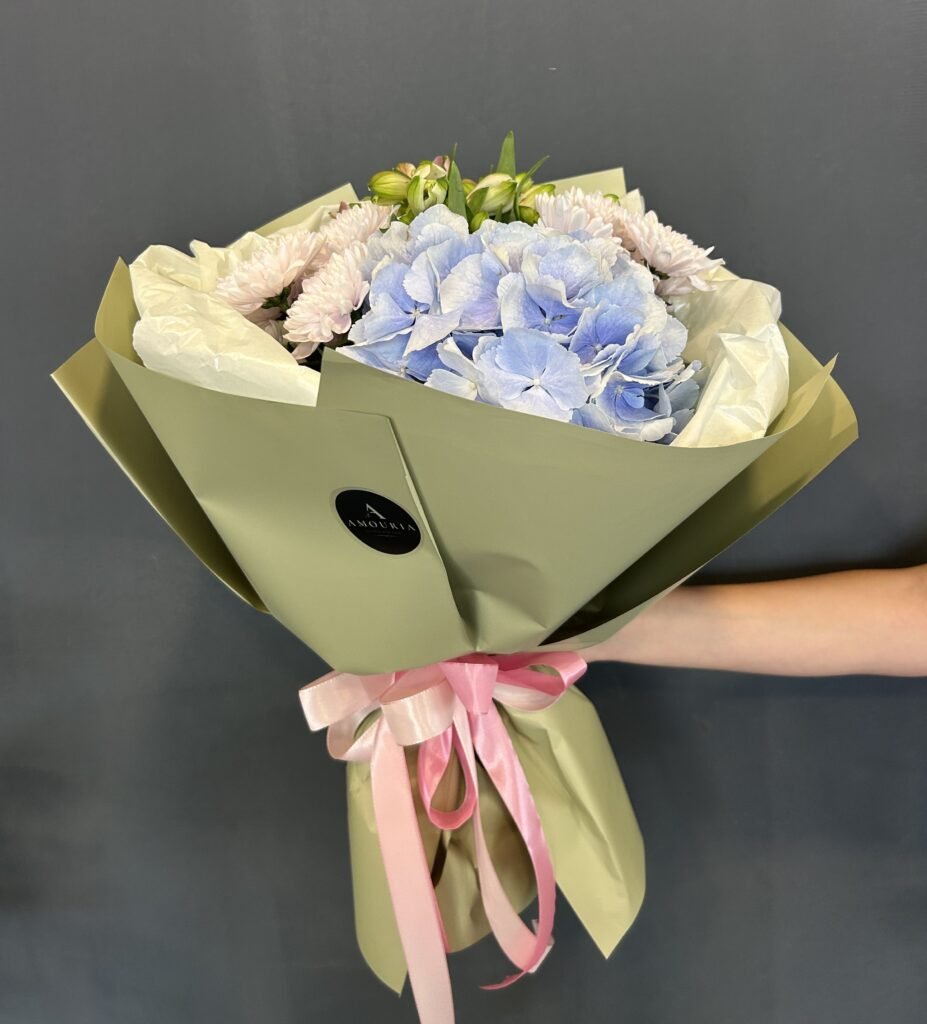 Amouria Blumen Klagenfurt Kärnten Lieferung online bestellen Blumenstrauß Powder Dream, Hydragea, Chrysanthemen, Alstromerien