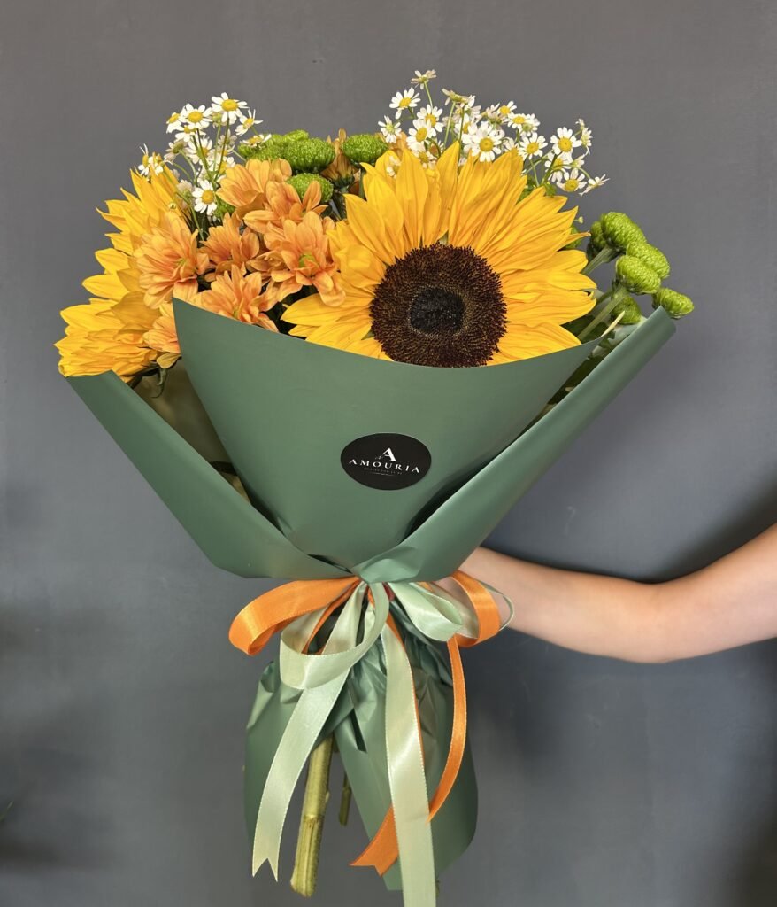 Amouria Blumen Klagenfurt Kärnten Lieferung online bestellen Blumenstrauß Golden Field, Sunflowers, Chrysanthemen, Kamile
